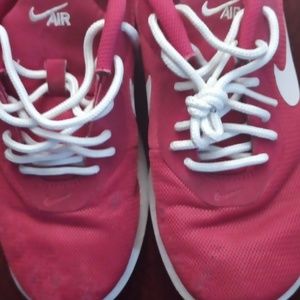 Nike size 6 women's Air max Oketo Magenta Running Shoes